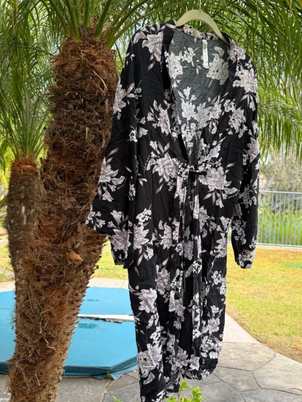 black + ivory floral sheer kimono/duster/robe by Spiritual Gangster 🖤